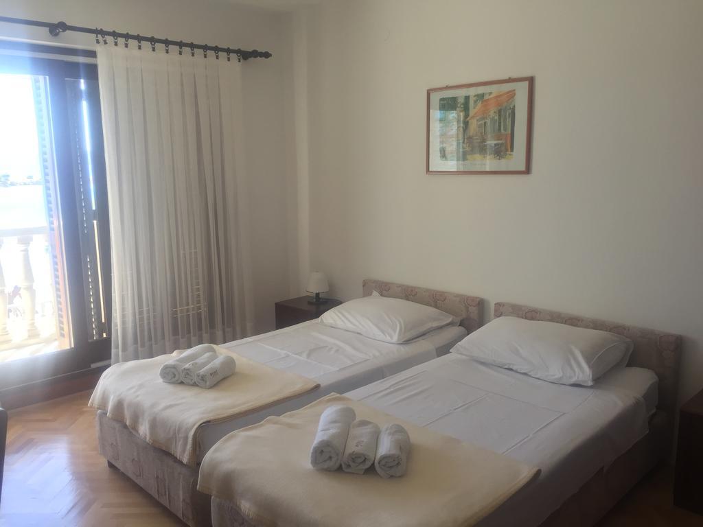 Studio Apartmani Topic Omiš Esterno foto